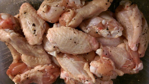 Chicken Wings temperadas com sal e pimenta - Receita de Viagem