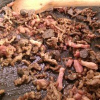Preparango ragu com bacon e fígado – Receita de Viagem
