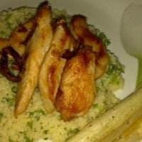 Aspargos com cuscuz e frango grelhado – Receita de Viagem