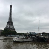 Barcos e Torre Eiffel